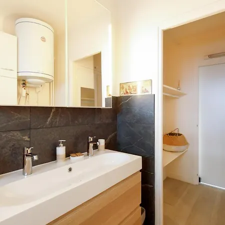 A Yourhosthelper Cannes