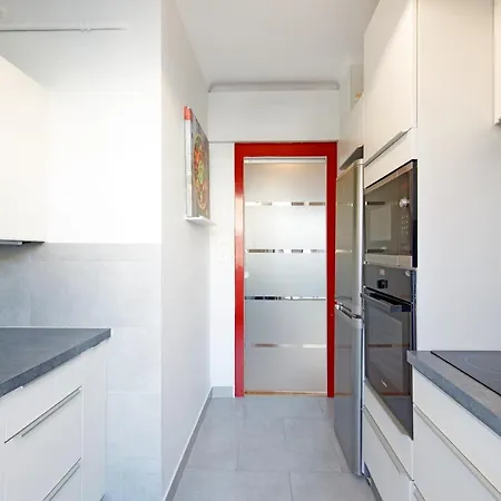 A Yourhosthelper Apartment Cannes