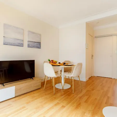 A Yourhosthelper Apartment *